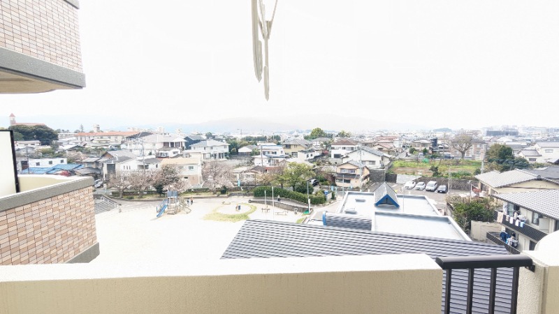 目の前が公園でお子様がいる方にも安心