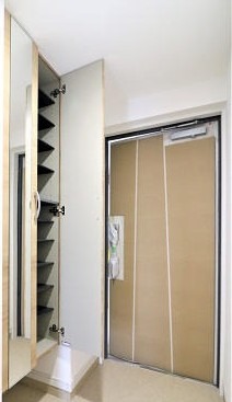 玄関はこんな感じです。