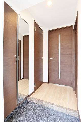 玄関から見たらこんな感じです。