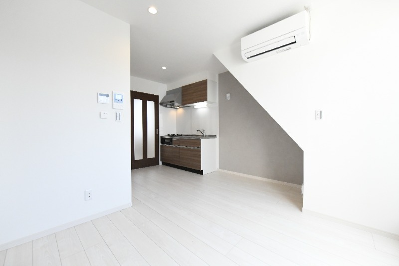 広々リビングでゆっくりお過ごしください