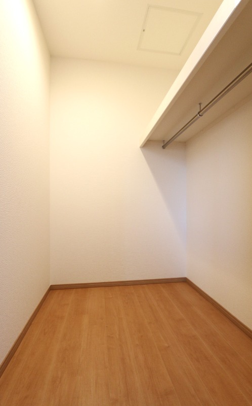 かなり広いウォークインクローゼット