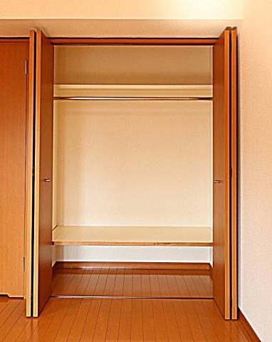 お洋服はこちらへ