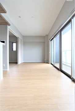 家具の配置がしやすいリビングですね