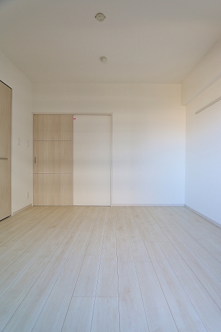 こちらは寝室にいかがでしょうか