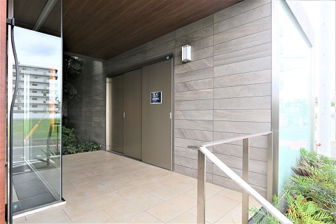 エントランスもかっこいいですね