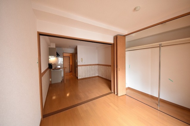 家具の配置がしやすいリビングですね