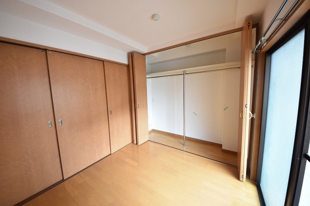 こちらは寝室にいかがでしょうか