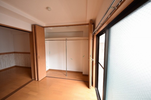 お洋服が多い方でも楽々収納できます