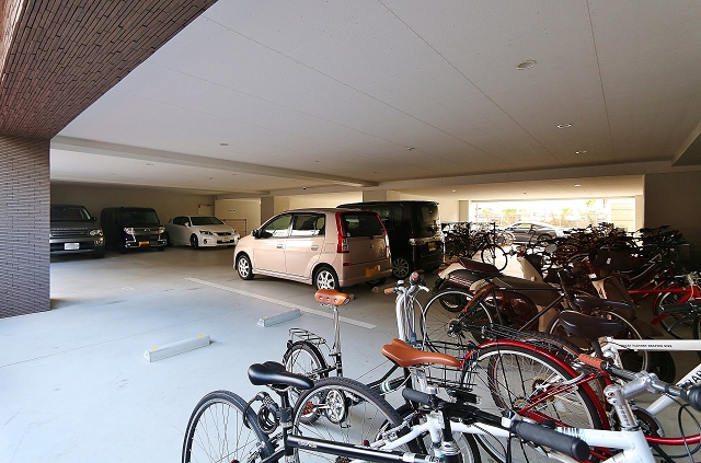 駐車場もキレイに清掃されてます