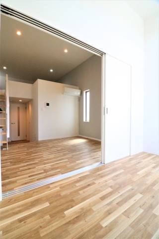 ペット可の築浅デザイナーズ物件です。