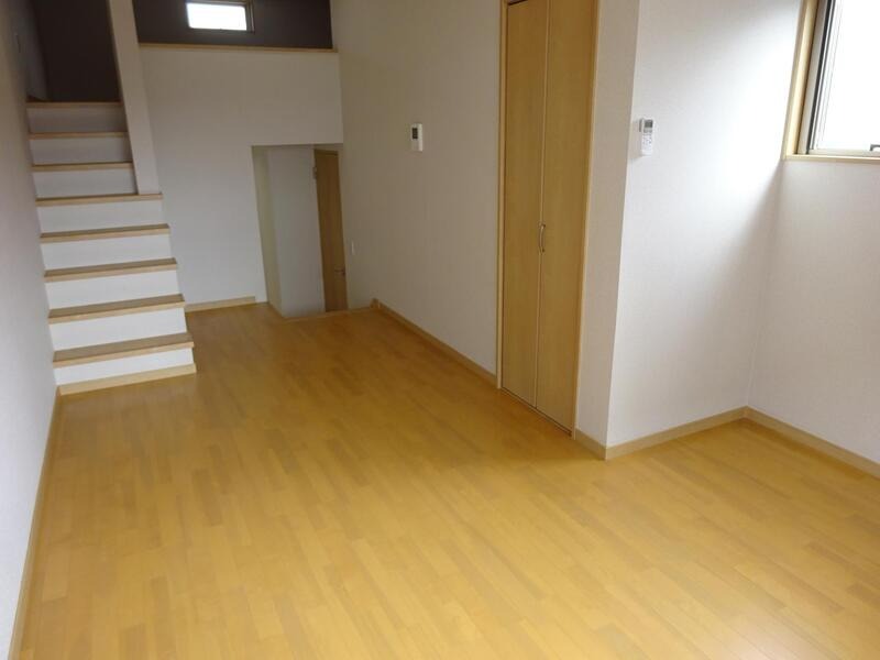 家具の配置がしやすいリビングですね