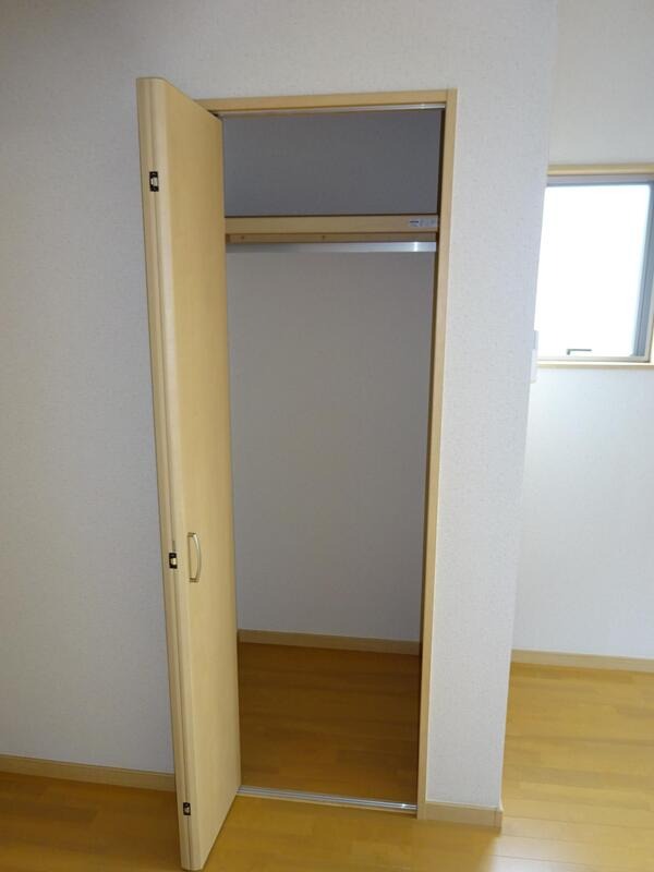 お洋服が多い方でも楽々収納できます