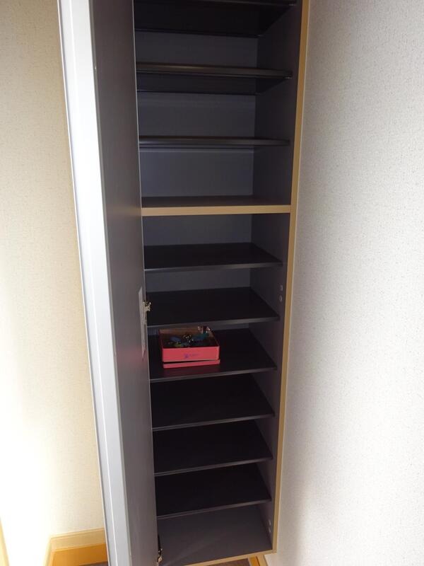 高さのあるシューズボックスです