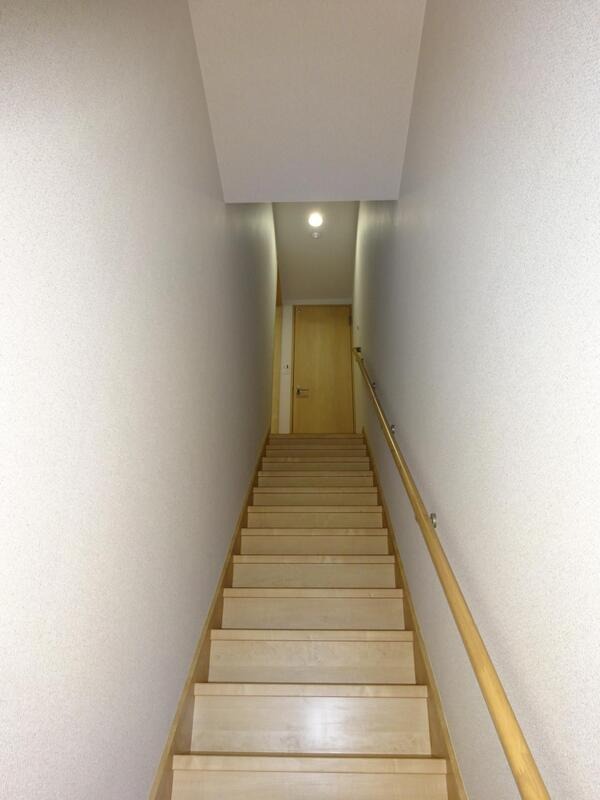 手すり付きで安心ですね