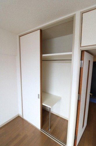 一人暮らしにはちょうど良いクローゼットです