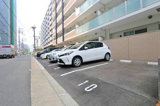 敷地内駐車場有ります