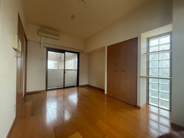 窓があるのでお部屋が広く感じます。