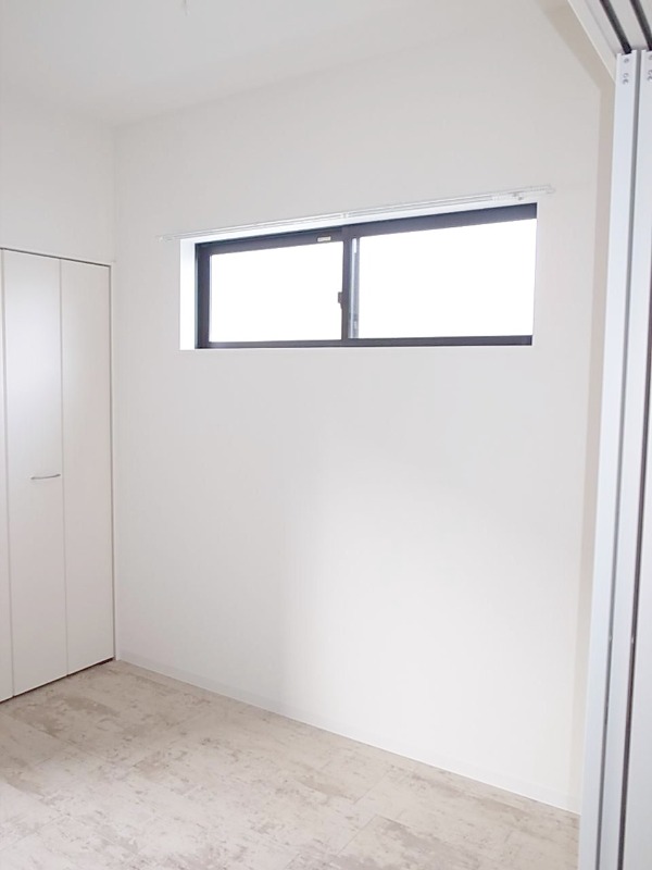 こちらは寝室にいかがでしょうか