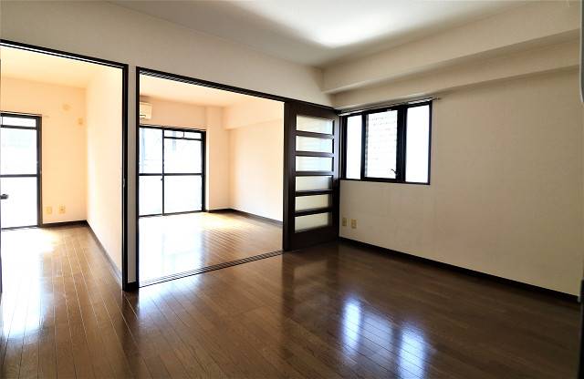 家具の配置がしやすいリビングですね