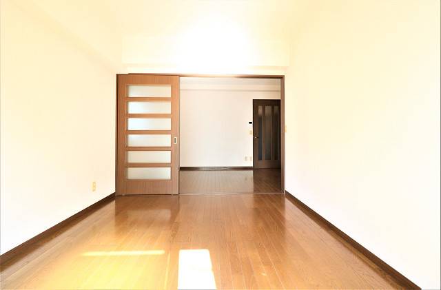 こちらは寝室にいかがでしょうか