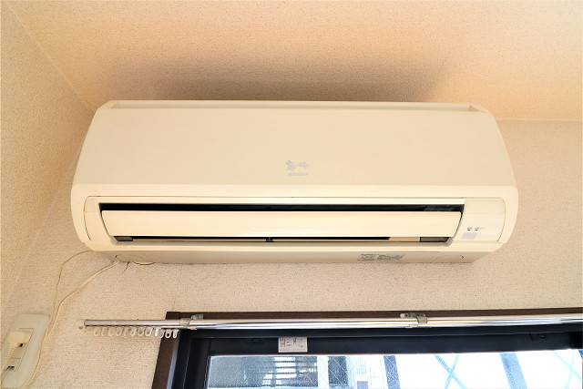 エアコンが室内を適温に保ちます。