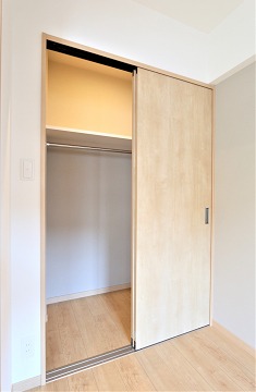 お洋服が多い方でも楽々収納できます