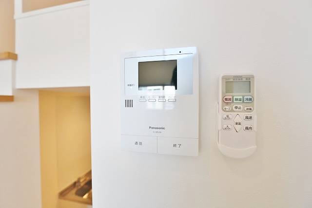 モニター付きインターホンで安心です