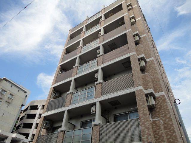 中央区にそびえ立ちます