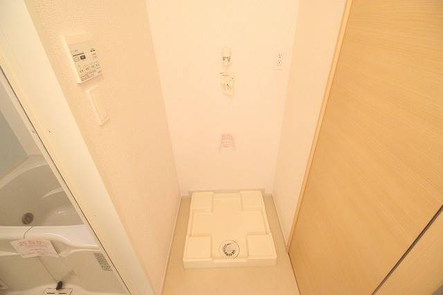 もちろん室内洗濯機置場です。
