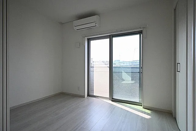 こちらは寝室にいかがでしょうか？