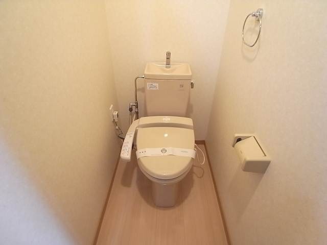 ウォシュレット完備。