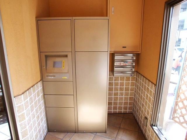 宅配ボックス完備。