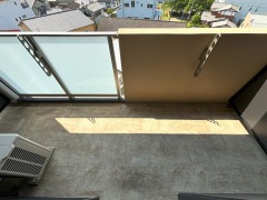 天気の良い日の洗濯物はこちらでされてください