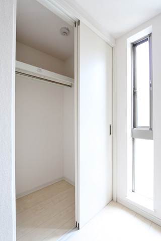 お洋服が多い方でも楽々収納できます