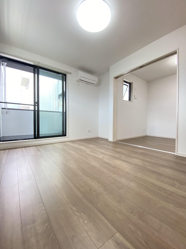 家具の配置がしやすいリビングですね