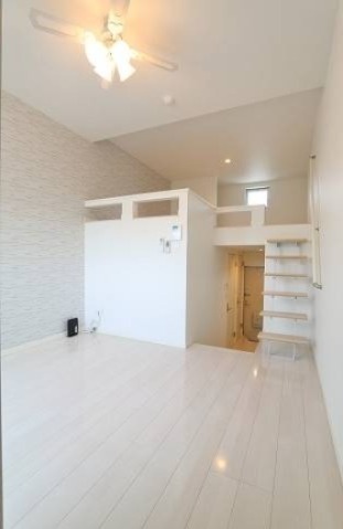 白を基調としたお部屋となっております
