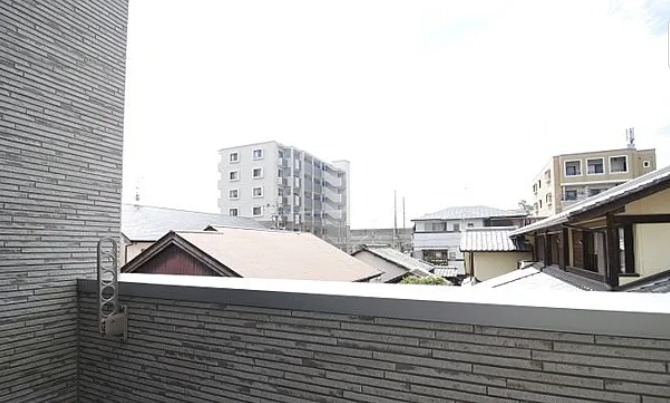天気の良い日の洗濯物はこちらでされてください
