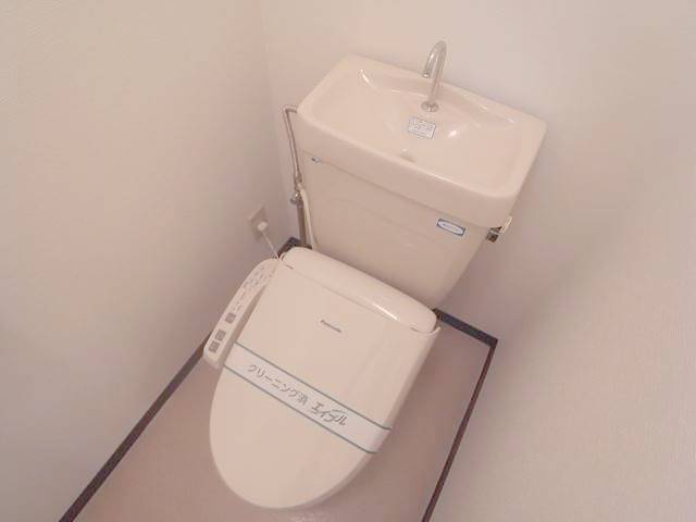 清潔感のあるトイレですね