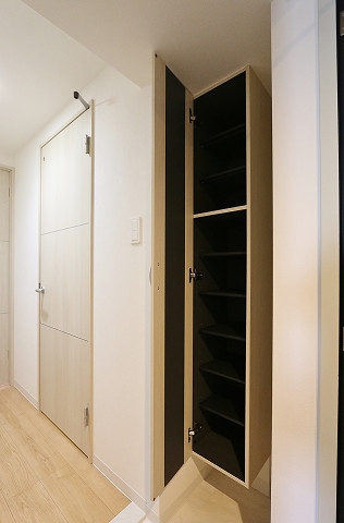 高さ調整できるシューズボックスです