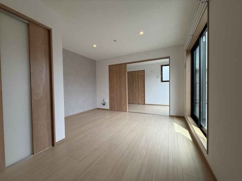 家具の配置がしやすいリビングですね