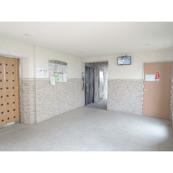 きれいなエントランスですね