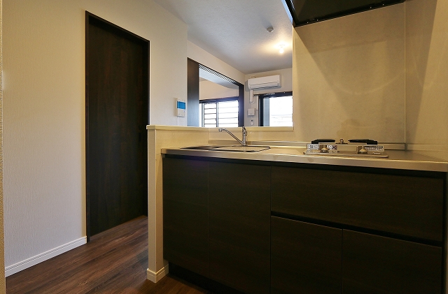 収納スペース十分の使い勝手の良いキッチンです