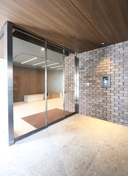 きれいなエントランスですね