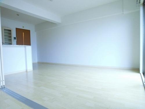 家具の配置がしやすいリビングですね