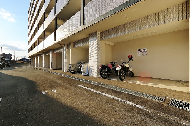 バイク置き場もあり