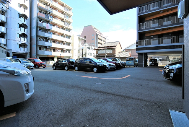 敷地内にコインパーキングがございます