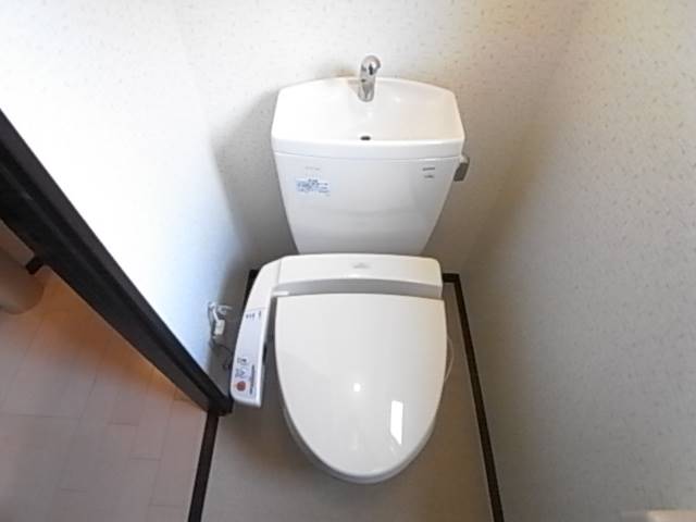 ウォシュレット完備です。
