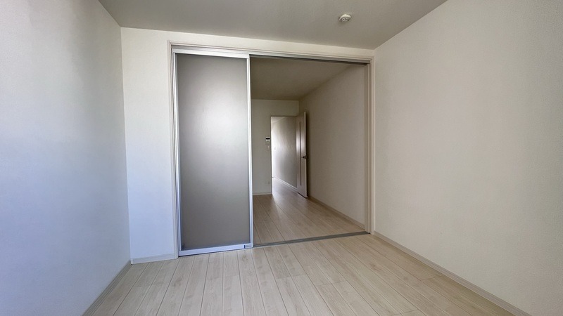 白基調の明るいお部屋です。