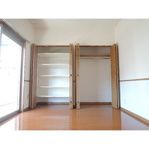 お洋服が多い方でも楽々収納できます