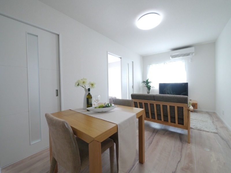 家具の配置がしやすいリビングですね